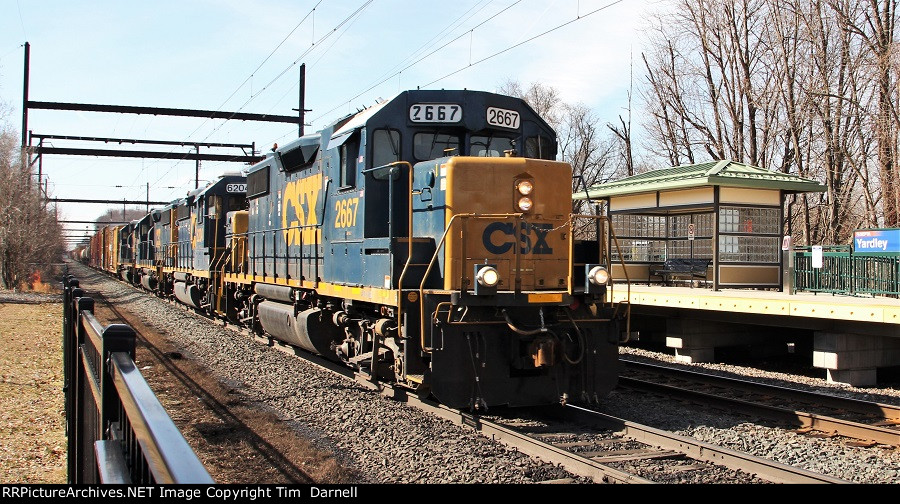 CSX 2667 leads C770